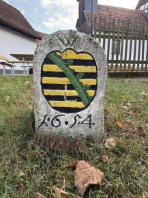 Grenzstein mit dem Wappen des Kurfürstentums Sachsen (Laasan (OT)/Jena)